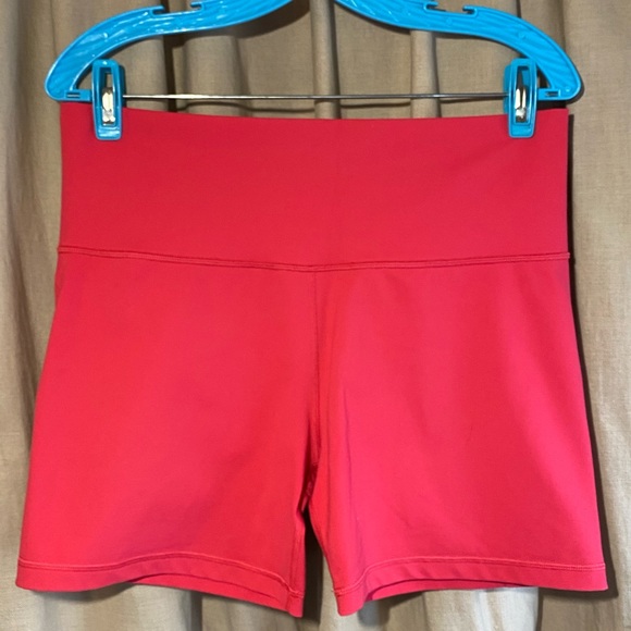 Lululemon Roll Down Shorts - Picture 4 of 9